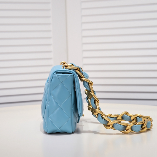 シャネルバッグ背面デザイン